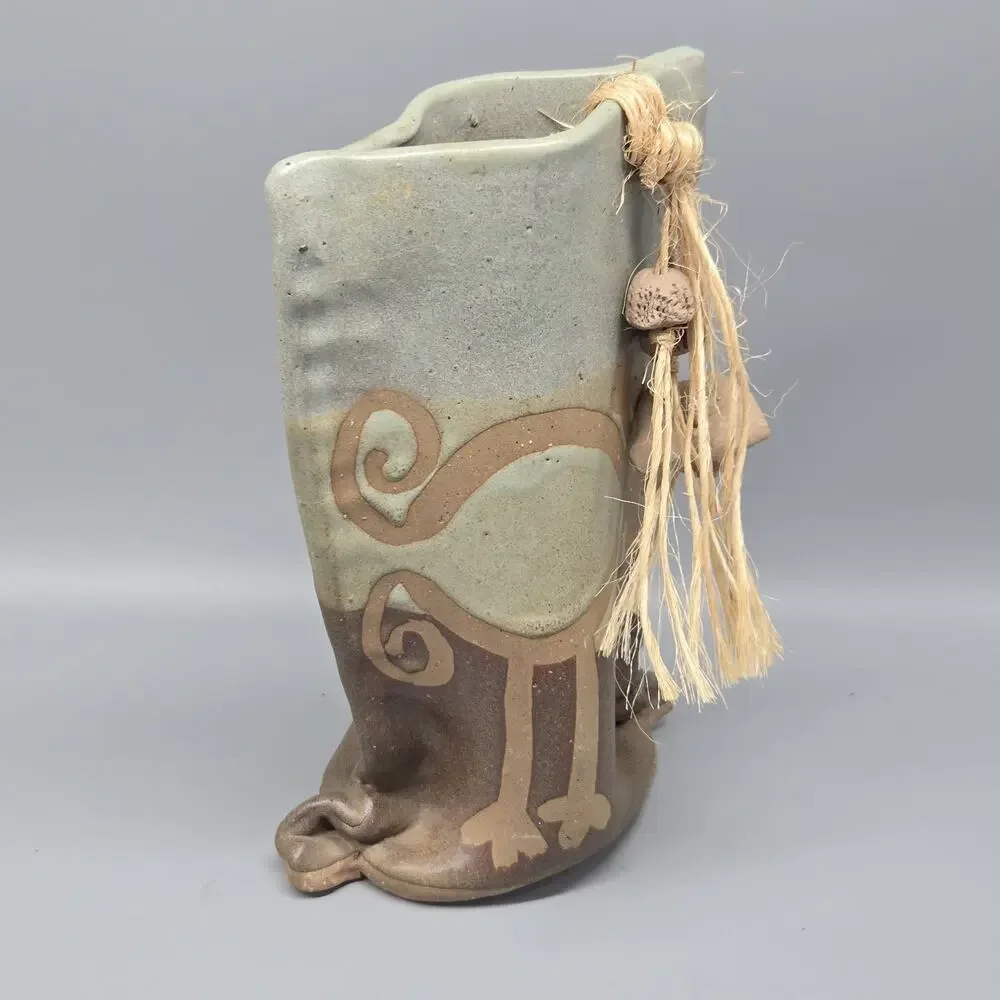 Native American Acoma Pueblo NM M. Romero Venezuela Signed Studio Pottery Vase